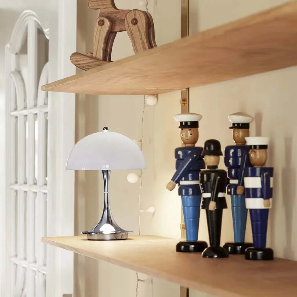 Moderni LED-pöytävalaisin, langaton ja himmennettävä