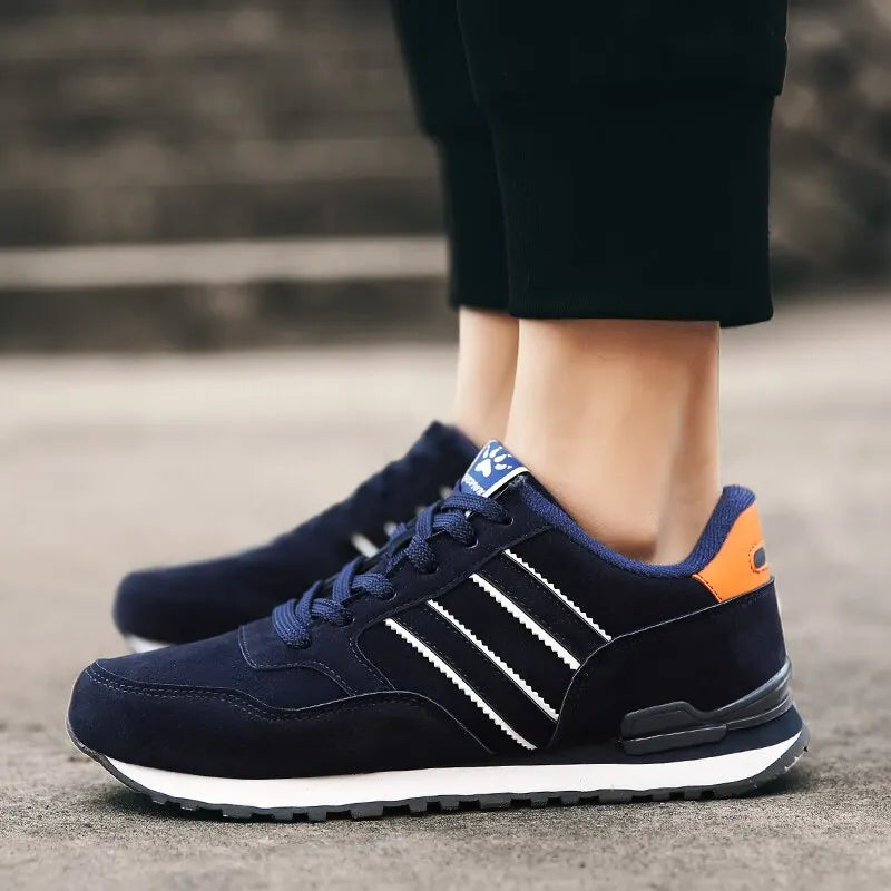 Miesten hengittävät lenkkarit, kevyt design; joustava pohja ja ilmava materiaali, sopii aktiiviseen elämäntapaan.