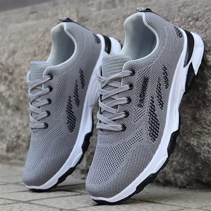 "Miesten slip-on juoksukengät, hengittävä verkkopäällinen, ergonominen pohja, harmaanvärinen, rento ja tyylikäs muotoilu."