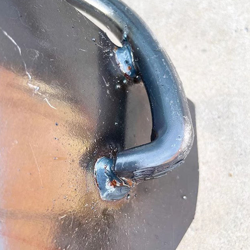 "Terävä mangaaniteräksinen kärkikirvespää puutarhatöihin, ergonominen muotoilu, kestävä maatyökalu."