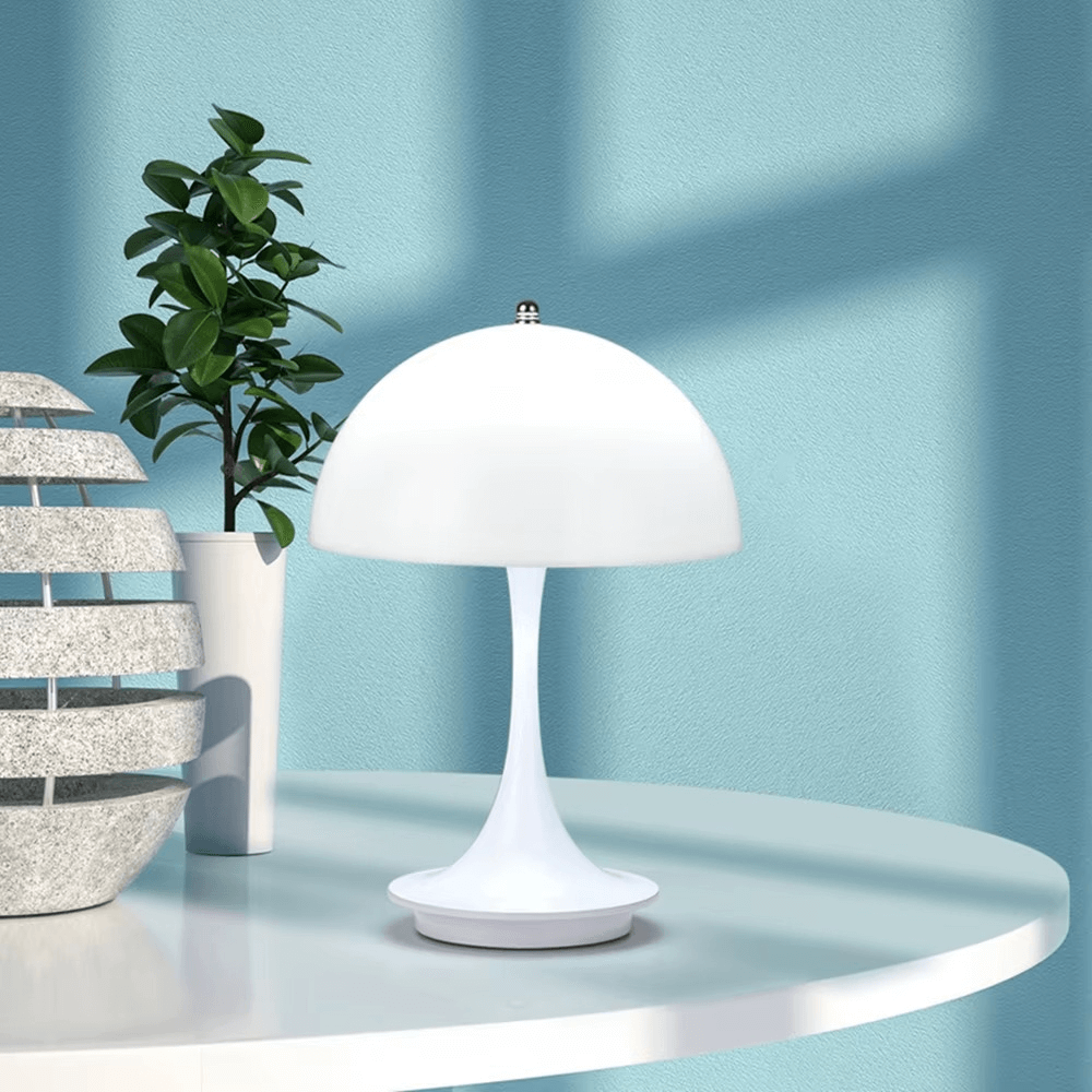 Moderni LED-pöytävalaisin, langaton ja himmennettävä