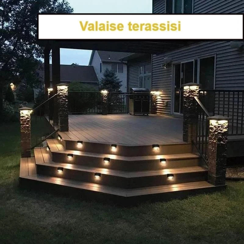 "Aurinkovoimainen musta terassivalo, lämmintä sävyä, vesitiivis, moderni muotoilu ulkokäyttöön."