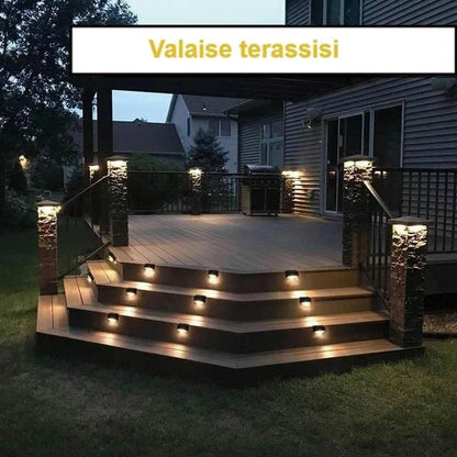 "Aurinkovoimainen musta terassivalo, lämmintä sävyä, vesitiivis, moderni muotoilu ulkokäyttöön."