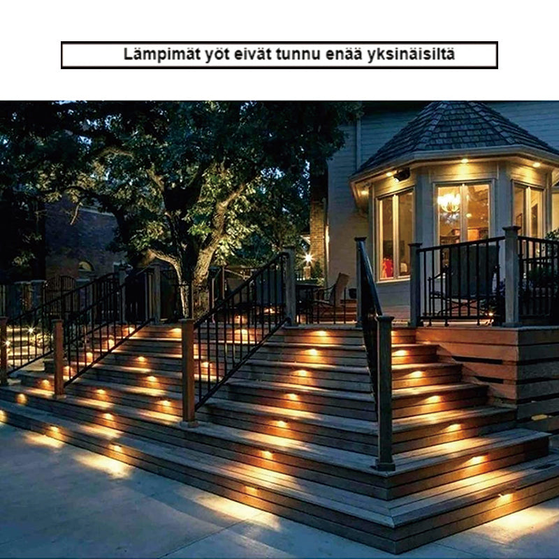 "Aurinkovoimainen musta terassivalo, lämmintä sävyä, vesitiivis, moderni muotoilu ulkokäyttöön."