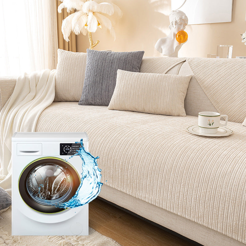 Chenille-kankainen sohvanpäällinen, harmaa, pehmeä pinta, suojaa sohvaa tahroilta ja lemmikkien jäljiltä, helppohoitoinen.