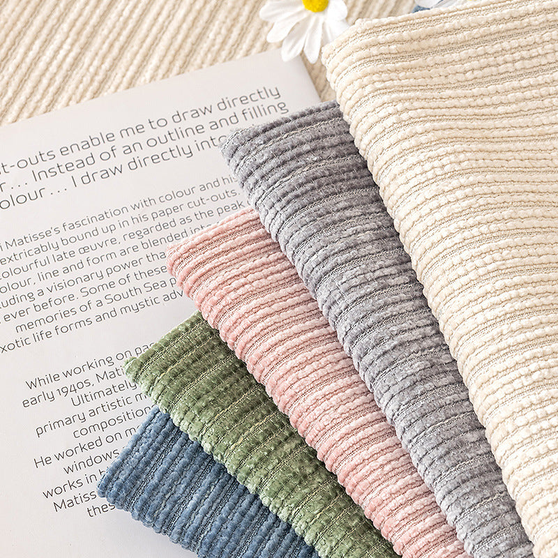 Chenille-kankainen sohvanpäällinen, harmaa, pehmeä pinta, suojaa sohvaa tahroilta ja lemmikkien jäljiltä, helppohoitoinen.