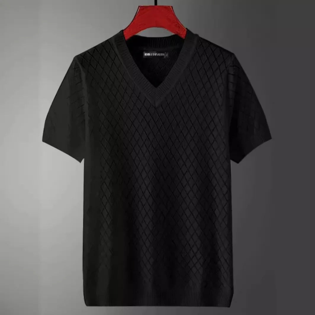 "Miesten jäätävästä silkistä tehty kevyt, hengittävä V-aukkoinen T-paita, sileä sininen materiaali, moderni istuvuus."