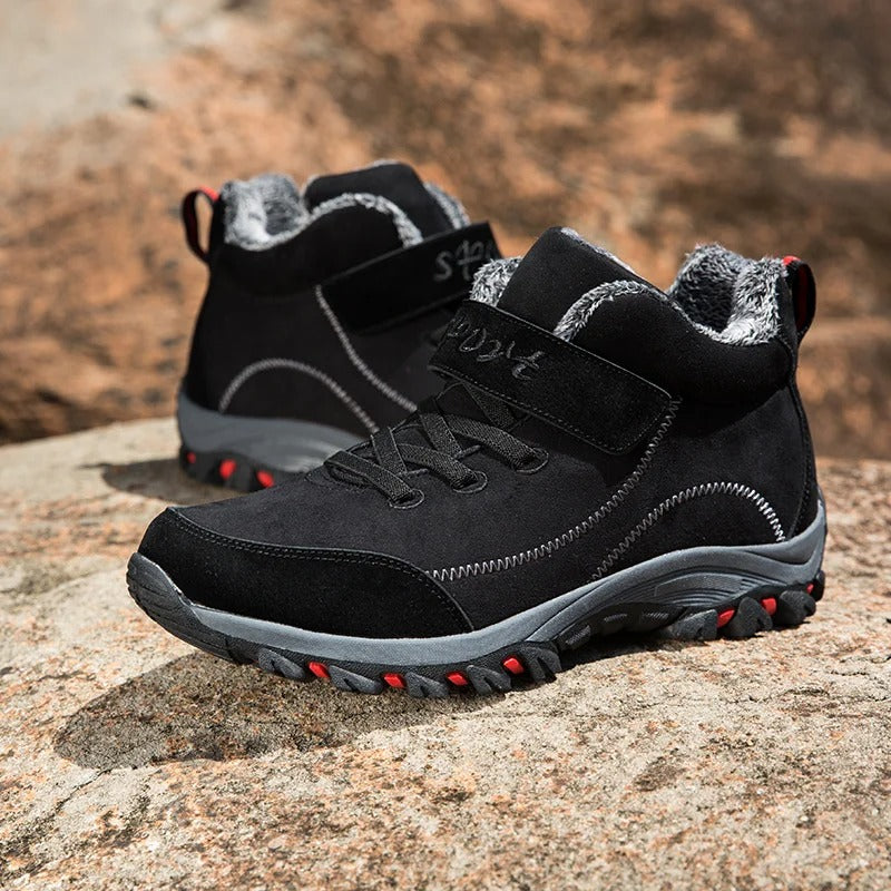 "Miesten talvi nilkkasaappaat, vedenpitävä mokkanahka, musta, liukumaton pohja, lämmin eristys, ulkoilu ja arkikäyttöön."