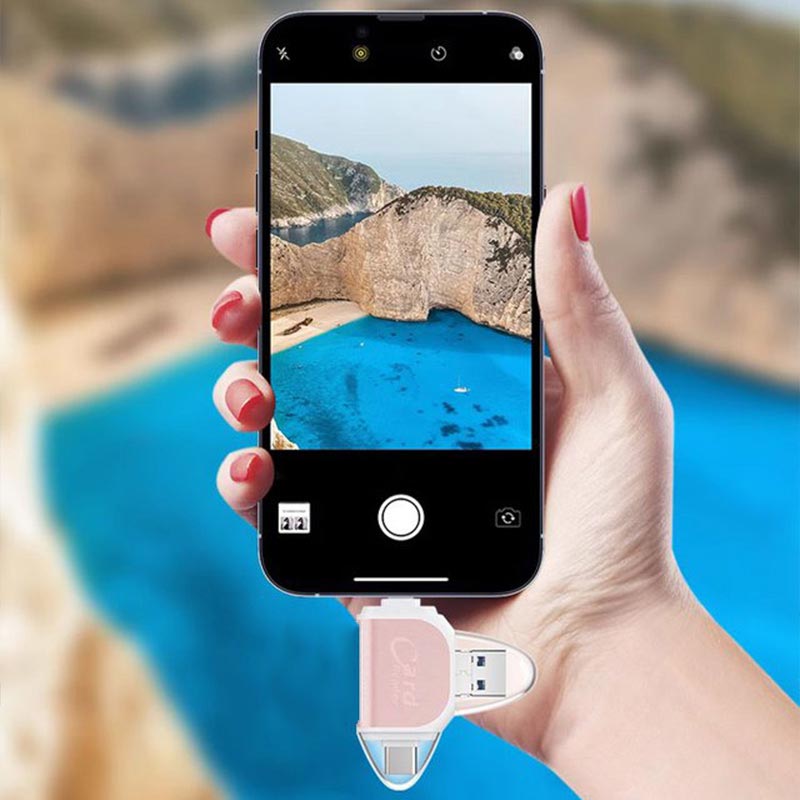 "Monitoiminen 4-in-1 kortinlukija, musta tai ruusukulta, tukeva sinkkiseos, USB, Lightning, Micro-USB yhteensopiva."