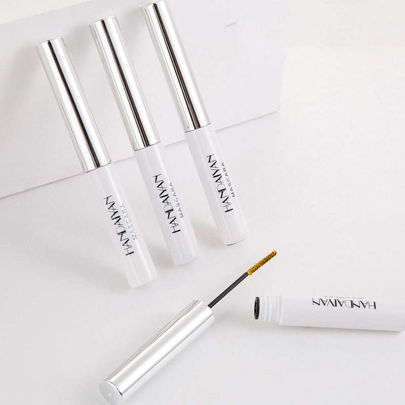 "Monivärinen vedenkestävä ripsiväri, 12 sävyä, kapea harjaspää, tarkka levitys, näyttävät ripset ilman paakkuja."