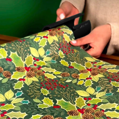 "Musta/vihreä käärepaperileikkuri lastentuotteille, liukuva rakenne, terävä terä sujuvaan ja tarkkaan lahjapakkaamiseen."