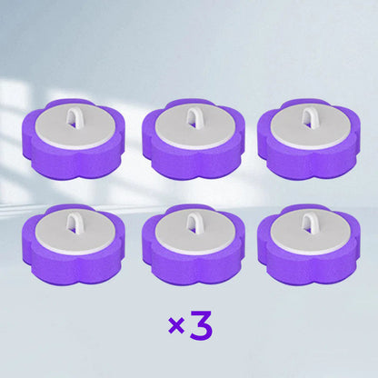 Valkoinen muovinen kertakäyttöinen WC-puhdistustyökalu kirkkaalla taustalla, esillä harja ja säilytyskaukalo.