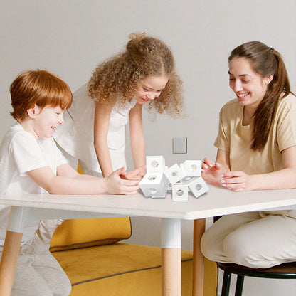 "Visuaalisesti houkutteleva 3D-taikakuutio kehittää älykkyyttä, lievittää stressiä, sopii kaikille iästä riippumatta."