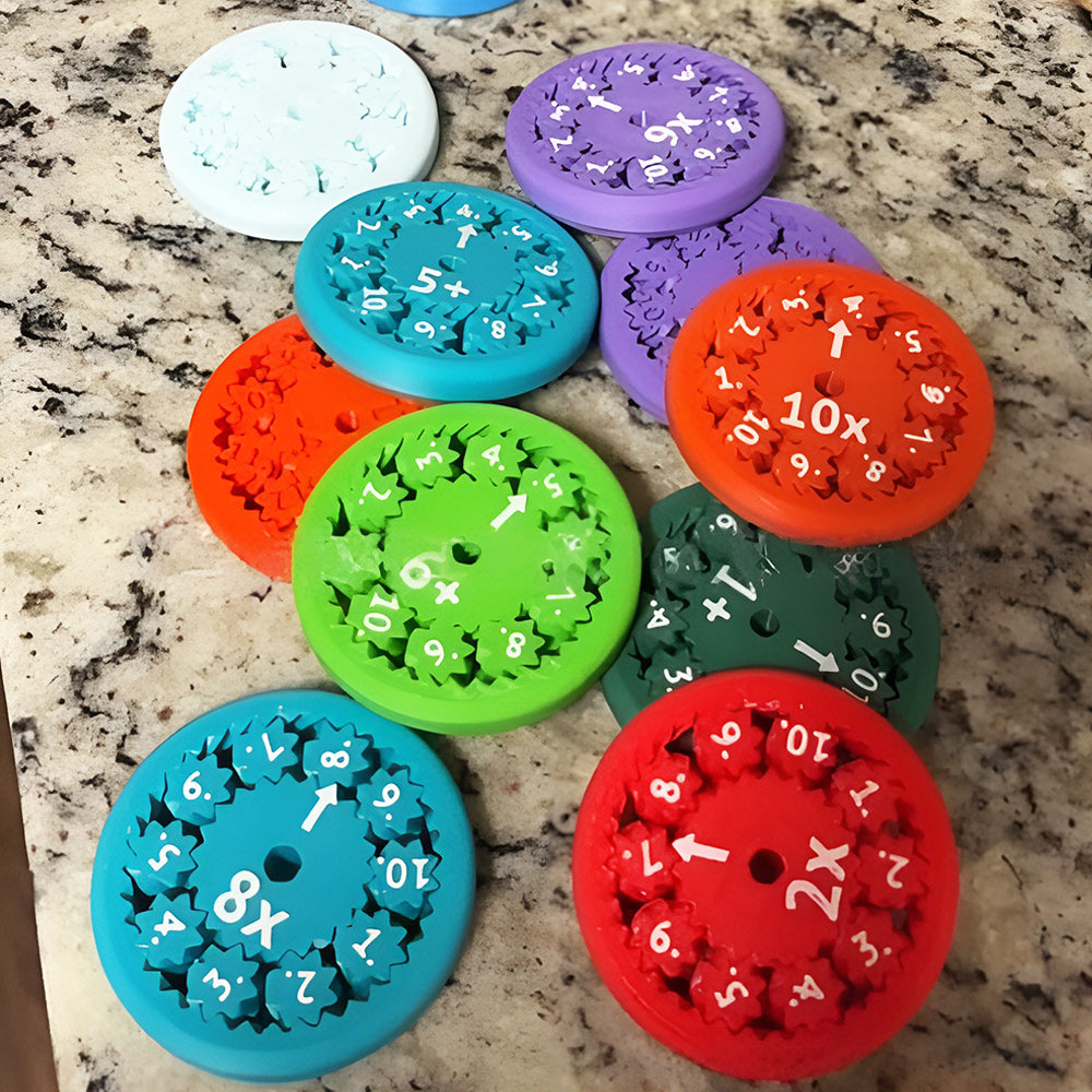 "Värikkäät matematiikka sormihyrrät lapsille, kirkkaat värit, kompakti 5.5 cm koko, kestävä muovimateriaali."