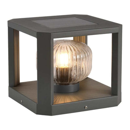 Aurinkopaneeleilla toimiva ulkovalaistus