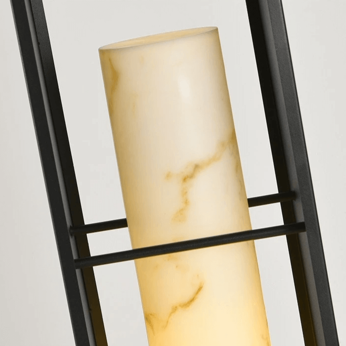 Aurinkoenergialla toimiva terassilamppu