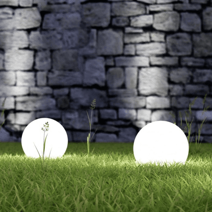 Aurinkoenergialla toimiva puutarhavalaisin - pallo